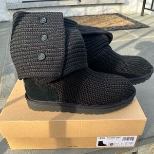 ***RARE!!!*** Black Classic Cardy II Ugg boots - NWT